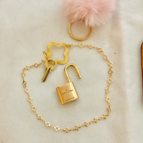 Louis Vuitton Lock, Key, Tag Bundle - Picture 4 of 13